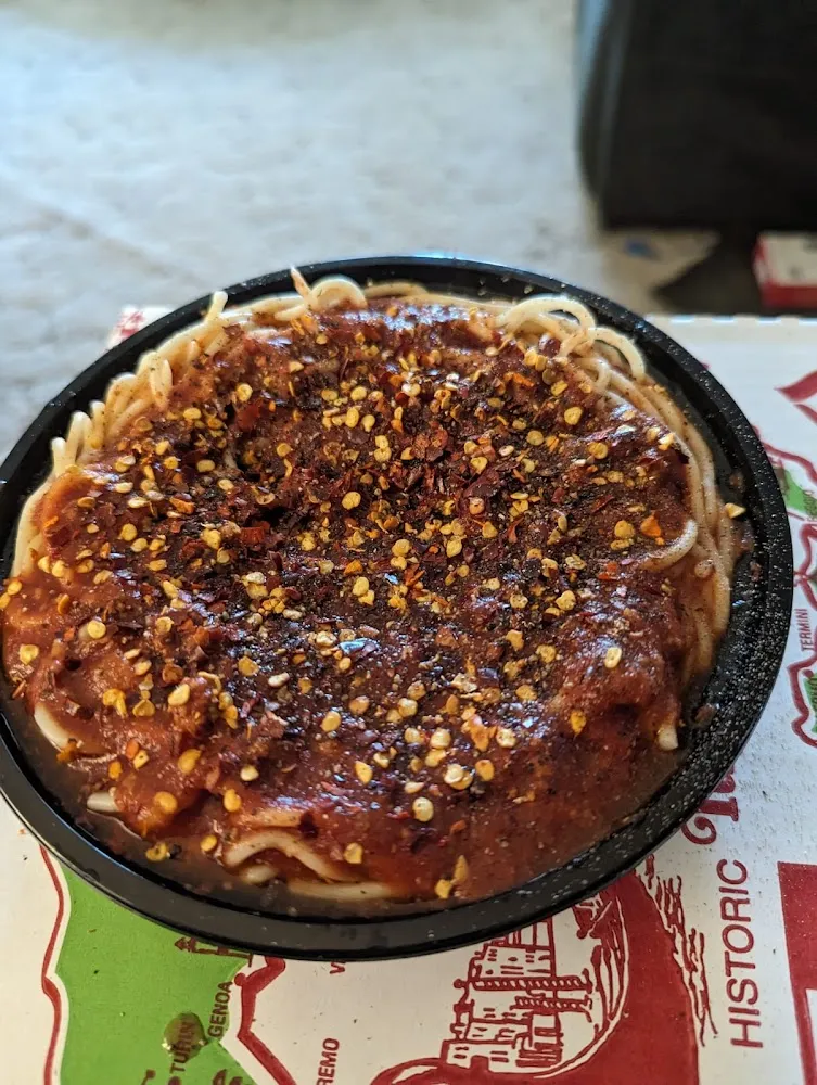 Spaghetti with Meat Sauce and Red Pepper